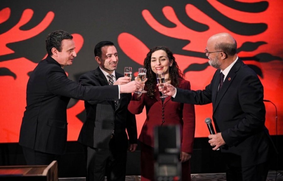 Basha  28 Nëntori na mban bashkë dhe na kujton sakrificat shekullore