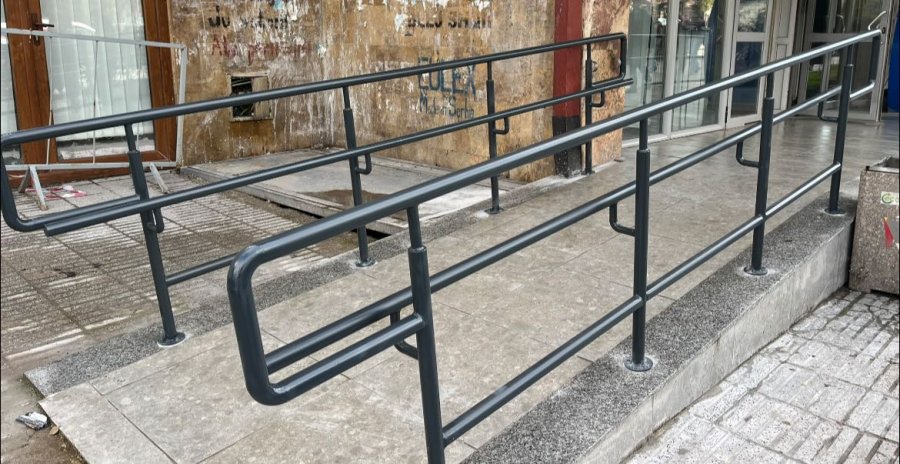 Sigurohet qasje e lehtë për personat me aftësi të kufizuara në administratën e Komunës së Gjilanit