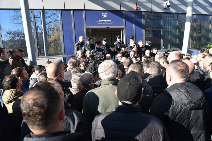 Përfaqësuesit e transportuesve në takim me Muratin  pa Ramën