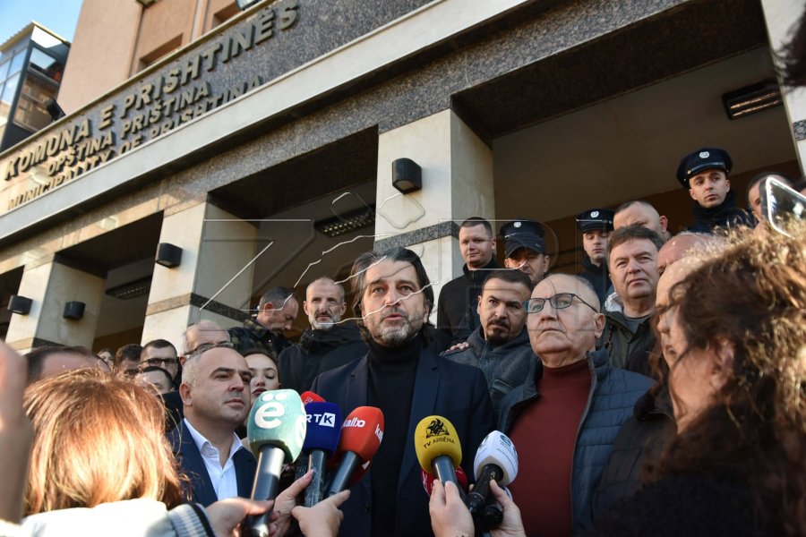 Rama del te protestuesit  Ministër qiti paret menjëherë  leni inatet hajde bëhemi bashkë për popullin