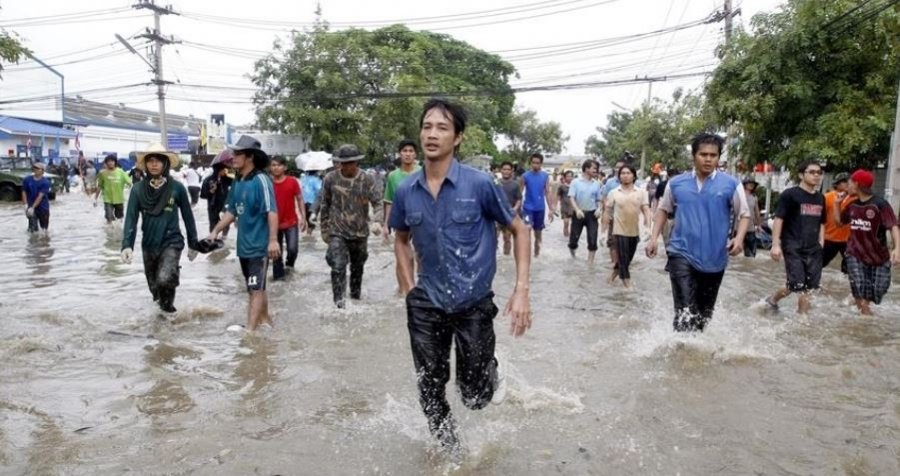 Përmbytjet në Tajlandë prekin mbi dy milionë njerëz  humbin jetën 13 persona