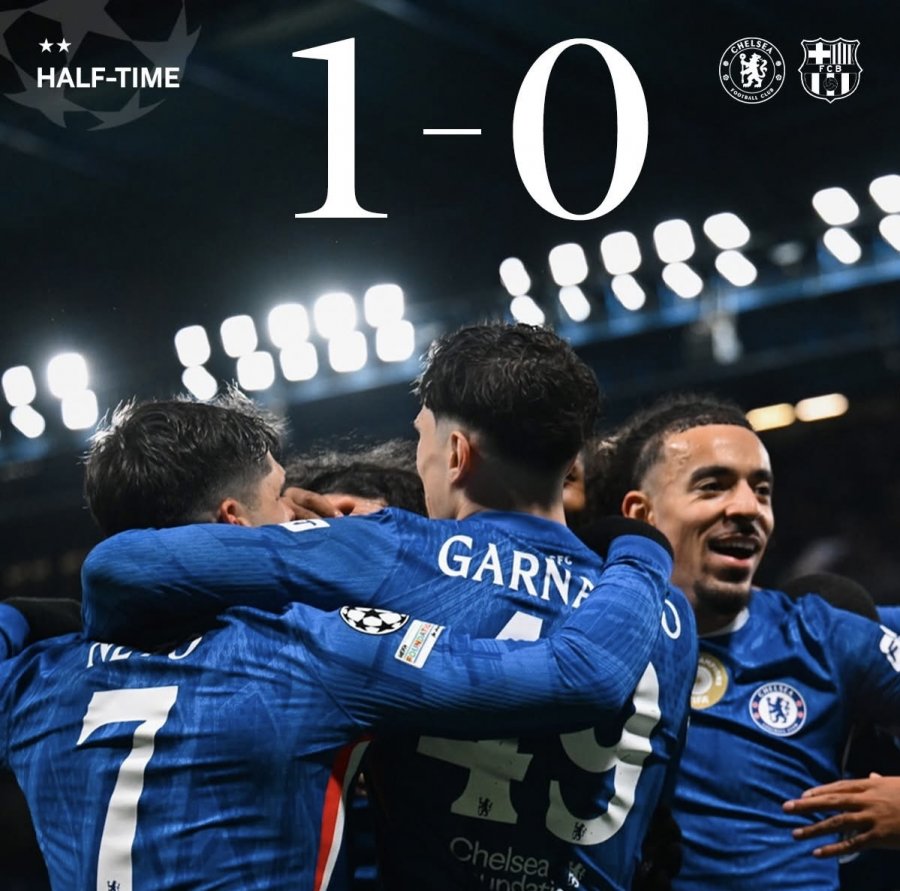 Chelsea e mbyll pjesën e parë në epërsi minimale ndaj Barcelonës