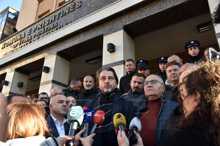 Rama del te protestuesit: Ministër qiti paret menjëherë, leni inatet hajde bëhemi bashkë për popullin