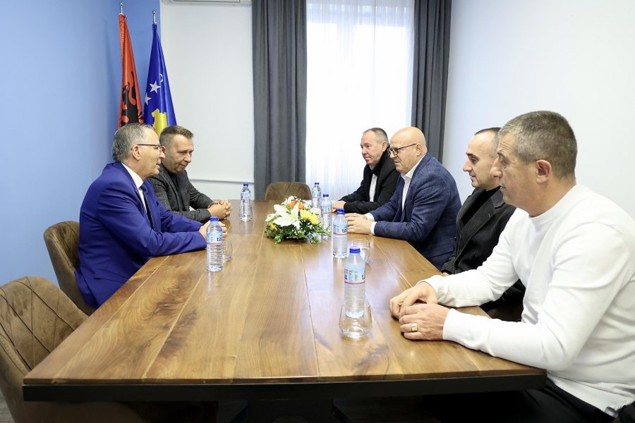 Hamza pret udhëheqësit e OVL UÇK-së: Kosova që duam sot duhet të mbështetet mbi vlerat që heronjtë tanë i mbrojtën me jetë