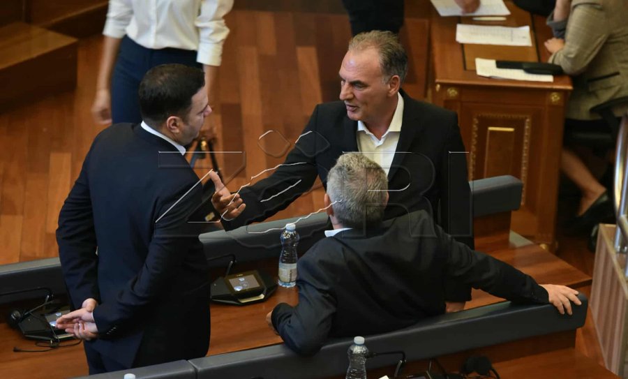 Fatmir Limaj: S’ka koalicion me PDK-në, jemi në kontakt me LDK-në për të arritur marrëveshje