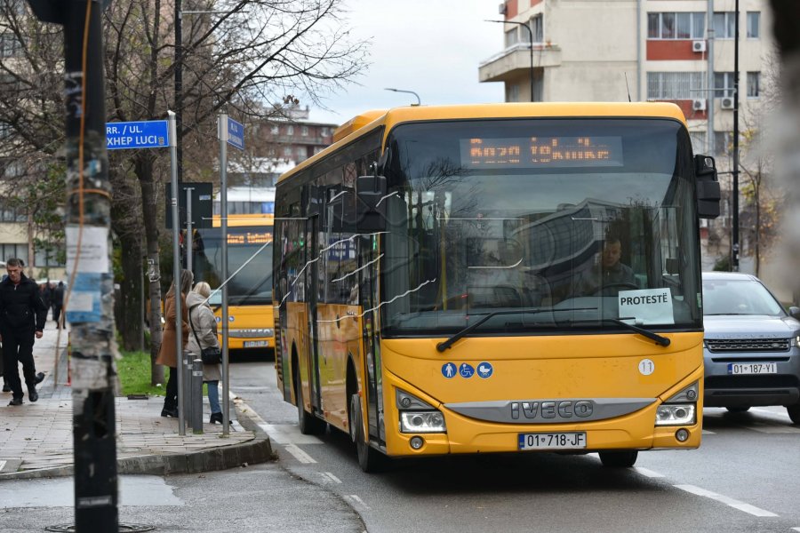 Vazhdon protesta e transportuesve publikë, as sot s’ka autobusë urbanë në Prishtinë