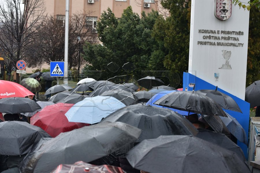 Punëtorët të vendosur, Haliti: Nuk e vazhdojmë punën deri të dalin paratë
