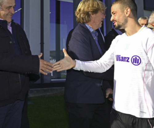 Legjenda Platini i shkon në stërvitje Juventusit, kështu e pritën Zhegrova me shokë