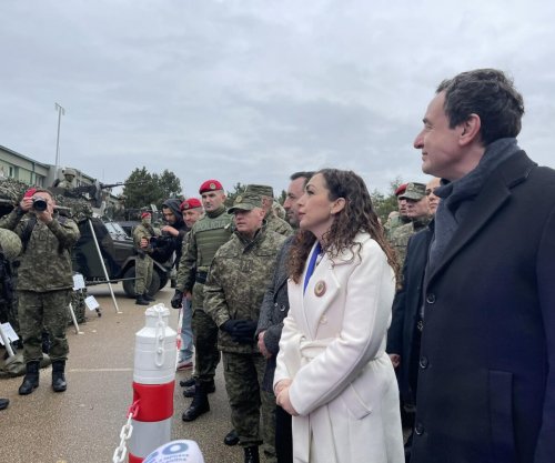 Osmani, Basha dhe Kurti vizitojnë kazermën e FSK-së në “Ditën e Forcës”