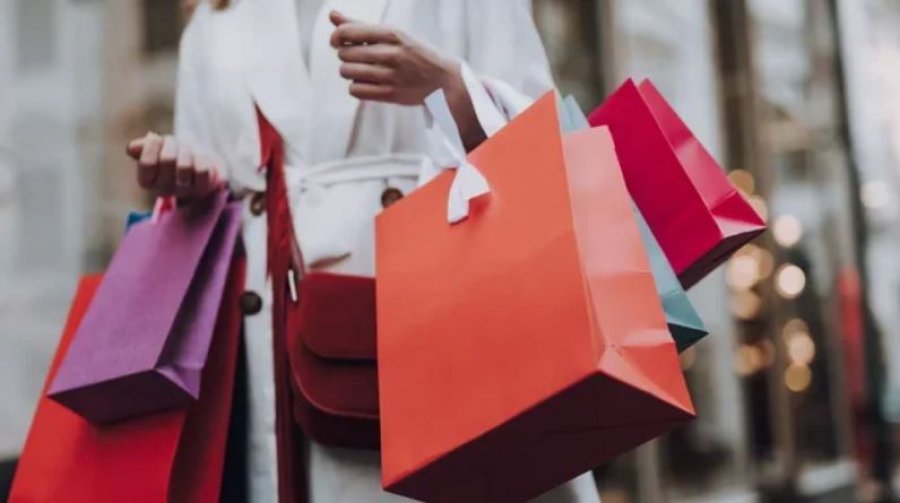 E premtja e zezë: Pse truri 'çmendet' kur ka zbritje