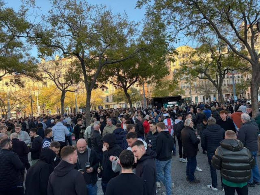 Newcastle akuzon policinë franceze për sulm me shkopinj gome ndaj tifozëve