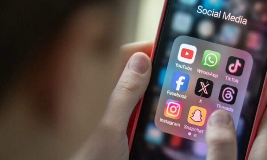 Parlamenti Evropian vendos për kufizime të përdorimit të rrjeteve sociale për të miturit nën 16 vjeç