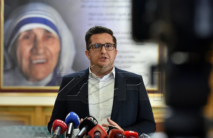 Mustafa për Kurtin, pasi ndau paratë për RTK-në: Mashtrues, manipulues, uzurpues!