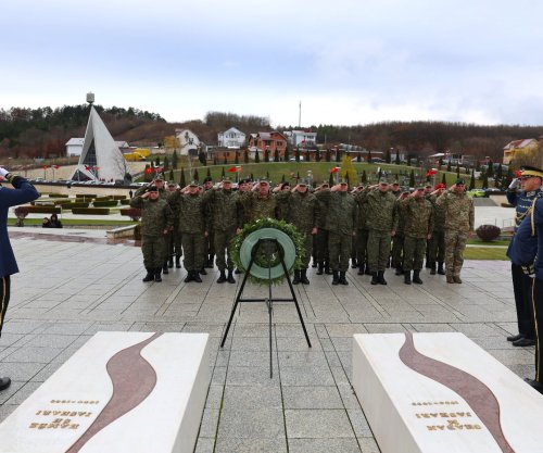 FSK realizon homazhe në Kompleksin Memorial në Prekaz