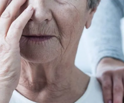 Studimi i fundit zbulon gjëra të frikshme që COVID-19 po i bën trurit