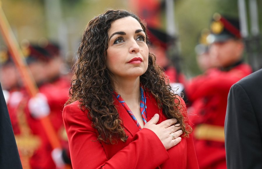 Osmani në Vlorë: Rroftë kombi shqiptar, rroftë flamuri kuqezi!