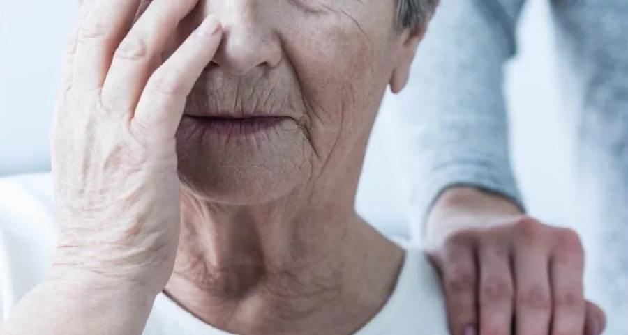 Studimi i fundit zbulon gjëra të frikshme që COVID-19 po i bën trurit