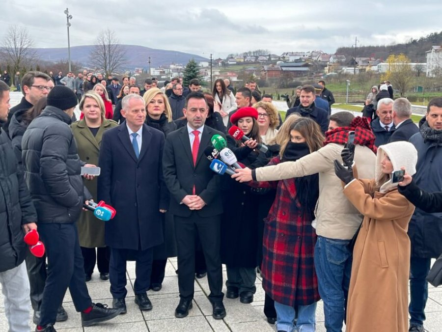 Dimal Basha në Prekaz: 28 Nëntori - ditë e shenjtë për gjithë shqiptarët bashkë