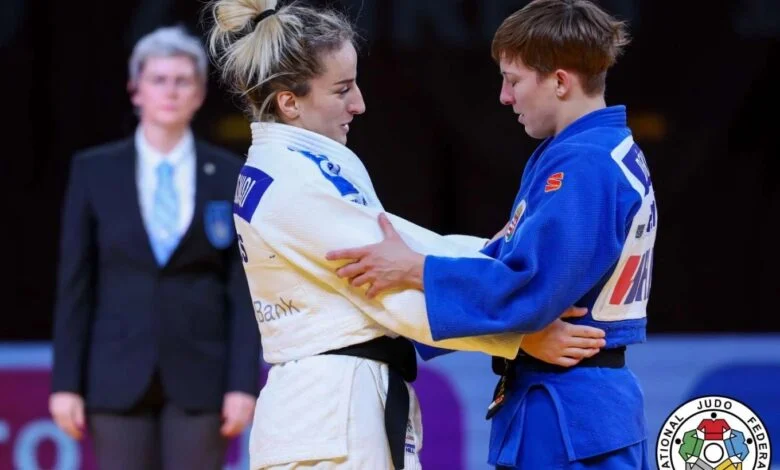 Distria ndalet me vendim të dyshimtë të gjyqtarëve