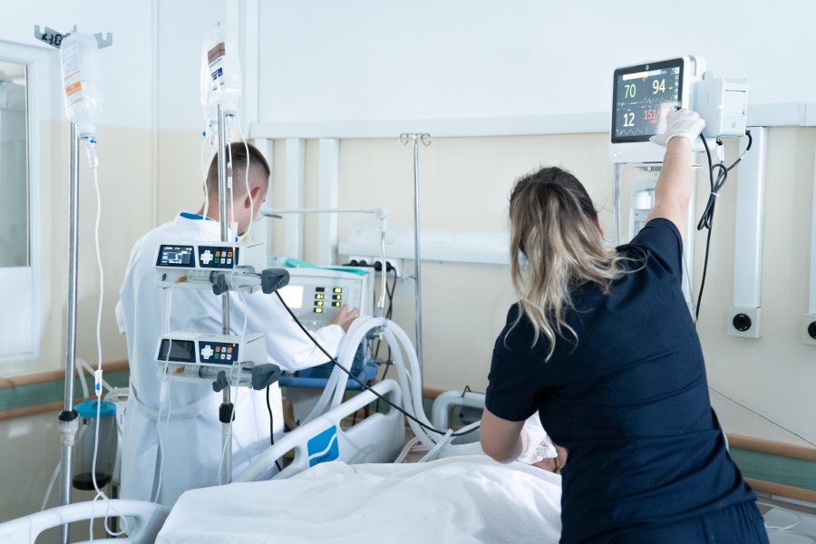 Spitali i Gjakovës reagon pas akuzave për trajtim të pandërgjegjshëm pas vdekjes së pacientes 