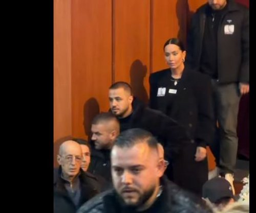 E prekur dhe me lot në sy, Dafina Zeqiri e pranishme në homazhet për Shpat Kasapin