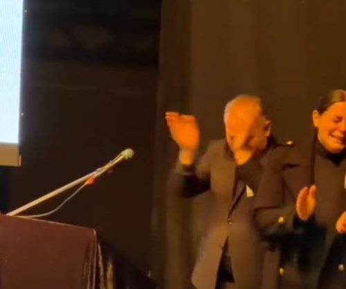 Shpat Kasapi merr duartrokitjet e fundit nga të gjitha trojet shqiptare në Tetovë