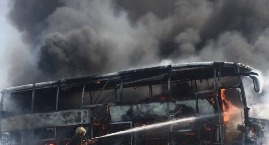 Digjet një autobus në Kukës, dyshohet se dikush i hodhi benzinë dhe ia vuri zjarrin