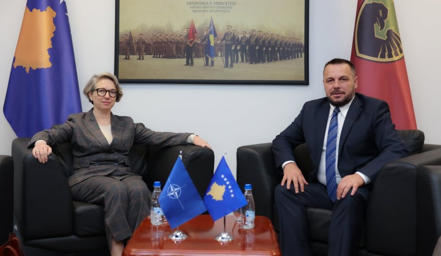 Maqedonci takon zyrtaren e lartë të NATO s  FSK ja po zhvillohet sipas standardeve të saj