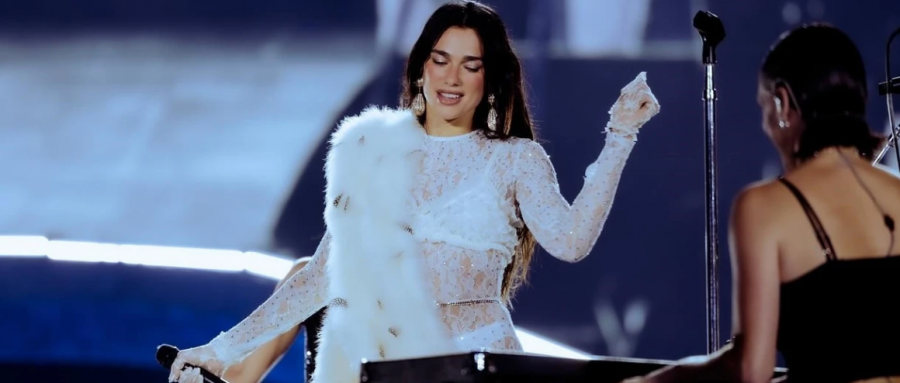 Dua Lipa merr ndihmë mjekësore pasi pësoi një lëndim në shpatull gjatë turneut në Amerikë