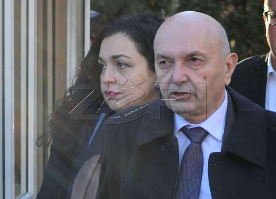 Mustafa: Osmani i sakrifikon interesat strategjike të vendit duke shpresuar që Kurti ia mundëson edhe një mandat