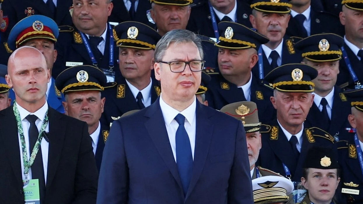 Vuçiq pretendon se “të gjithë po përgatiten për luftë”