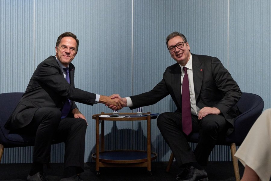 Rutte e takon Vuçiqin në Danimarkë, ia përmend sulmet ndaj KFOR-it dhe sulmin në Banjskë