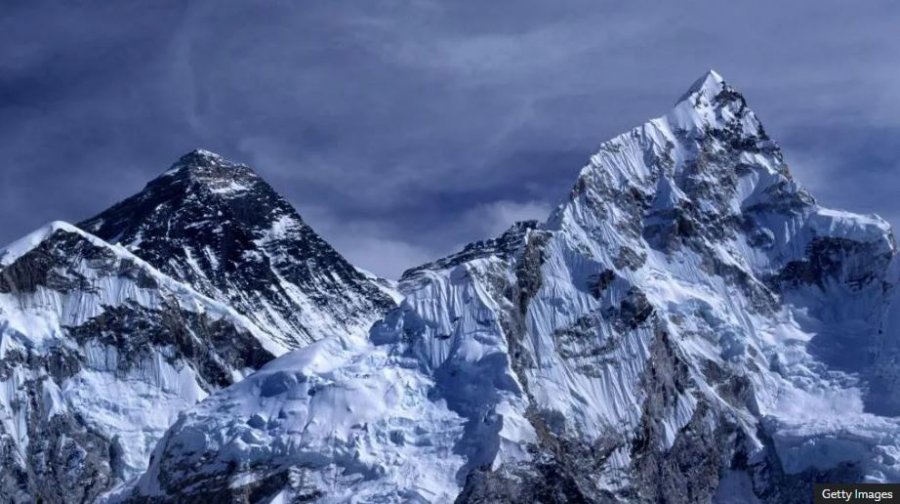 Gati 1 mijë njerëz të bllokuar në shpatet e malit “Everest”