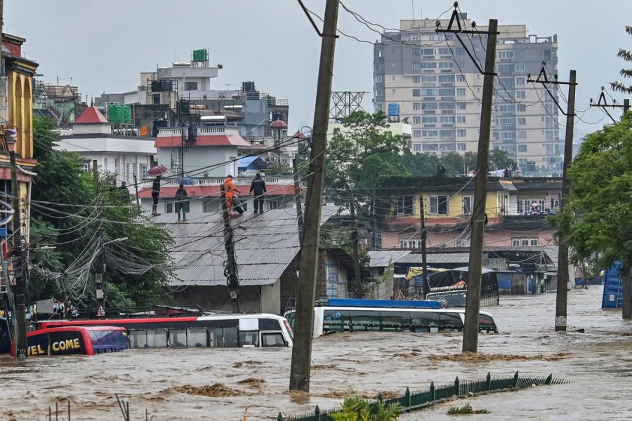 Katastrofë nga moti i keq, të paktën 60 të vdekur nga përmbytjet dhe rrëshqitjet e tokës në Indi e Nepal