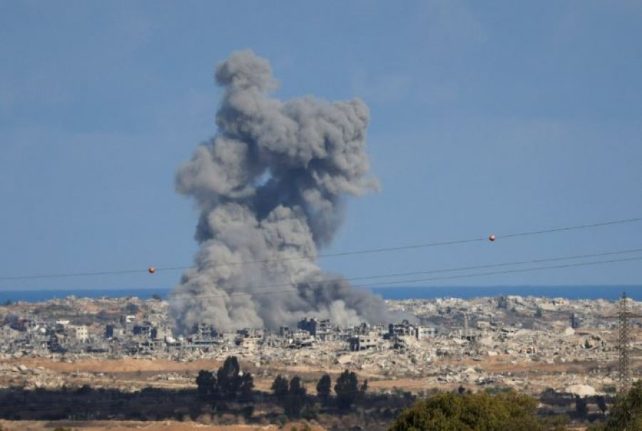 Forcat izraelite bombardojnë Gazën në përvjetorin e luftës