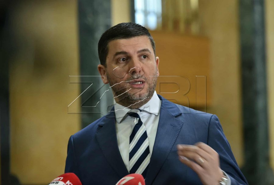 26 milionë euro për studentë, Krasniqi: Përpjekje e hapur për blerje vote