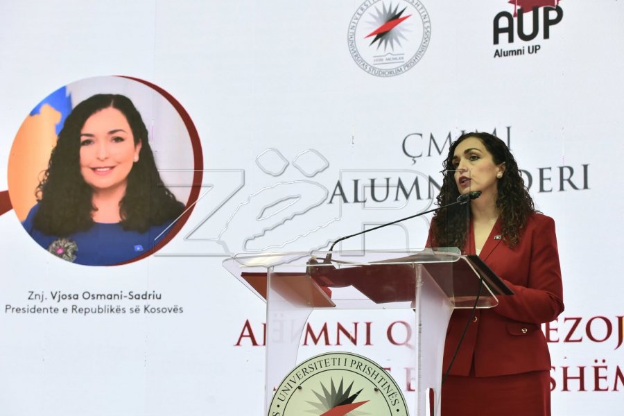 Osmani pasi mori çmimin nga UP-ja: Një komb që nderon dijen, s’ka arsye të frikësohet nga e ardhmja