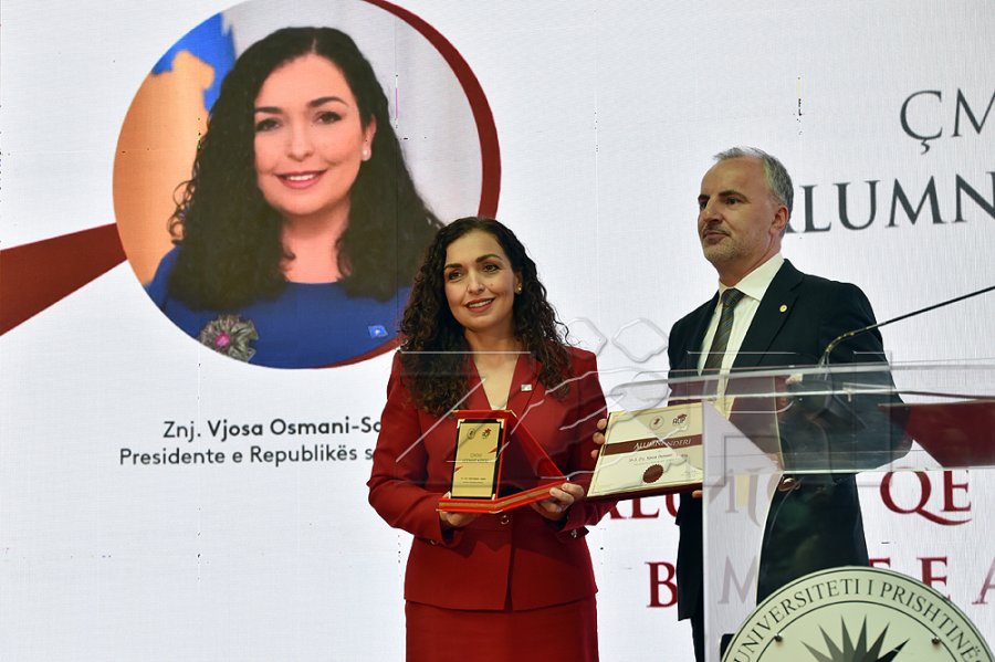 UP-ja ndan çmimin “Alumni Nderi” për Osmanin dhe Kurtin mes duartrokitjesh e polemikash