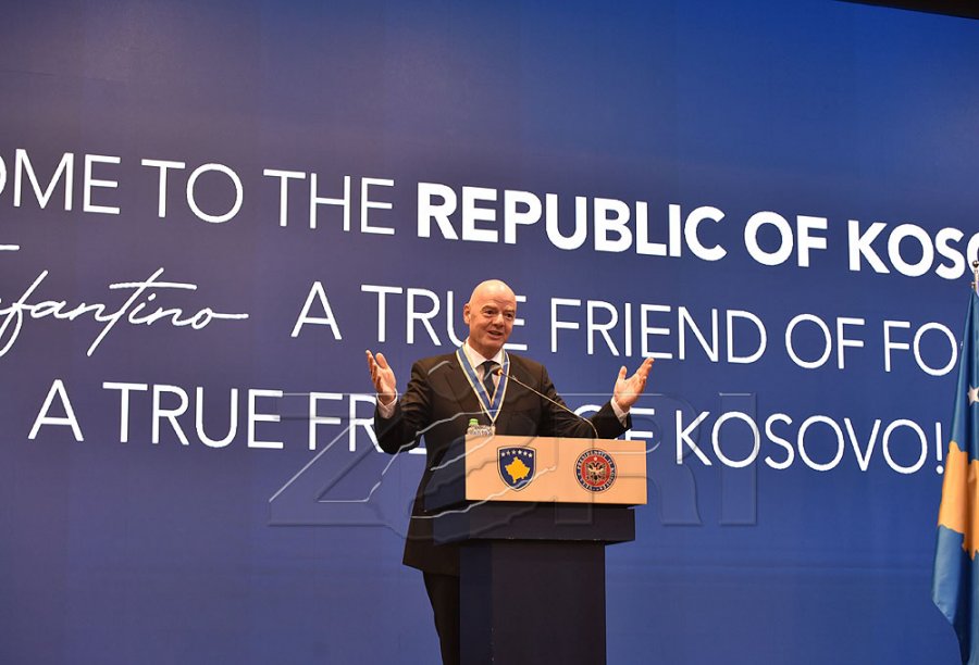 Infantino ia dedikon dekoratën Fadil Vokrrit dhe popullit të Kosovës