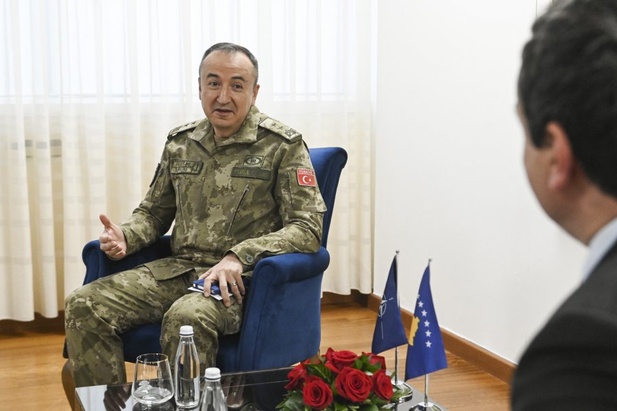 Kurti takoi komandantin e KFOR-it, flasin për sigurinë në Kosovë