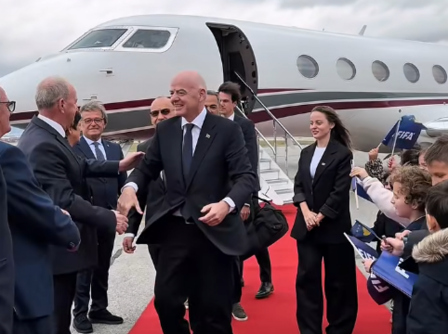 Presidenti i FIFA-s, Infantino arrin në Kosovë