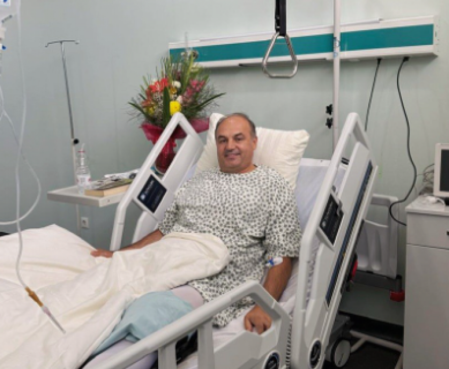 Enver Hoxhaj i nënshtrohet një operacioni urgjent