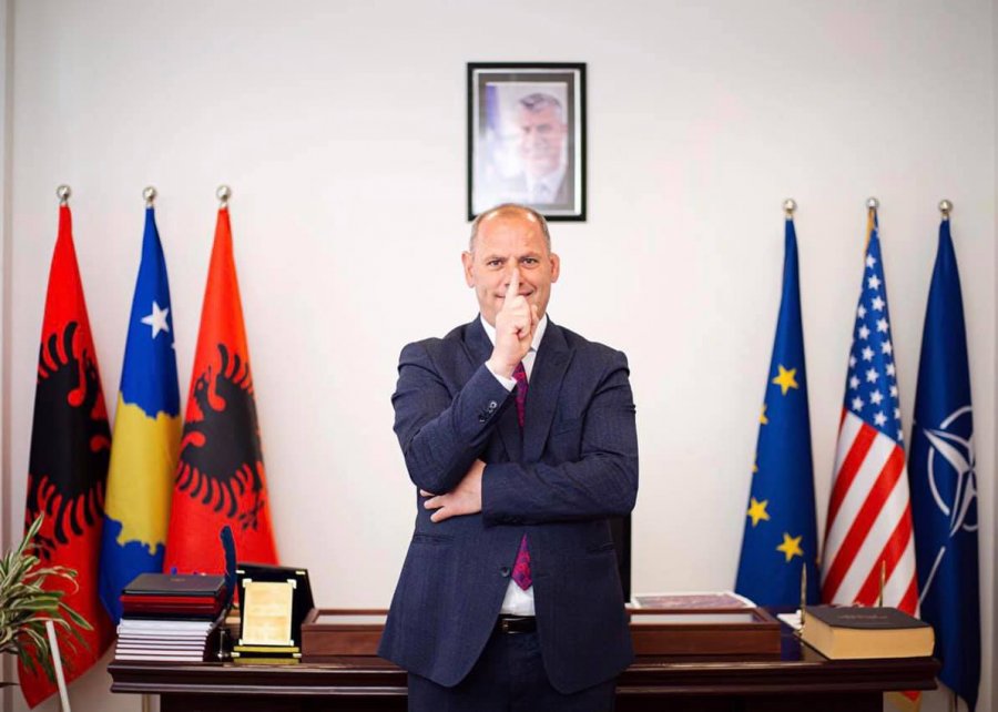 Lladrovci e shpall fitoren në Drenas  ia dedikon Thaçit  Veselit  Krasniqit e Selimit