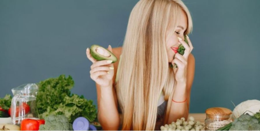 Çfarë duhet të hani për rritjen e flokëve?