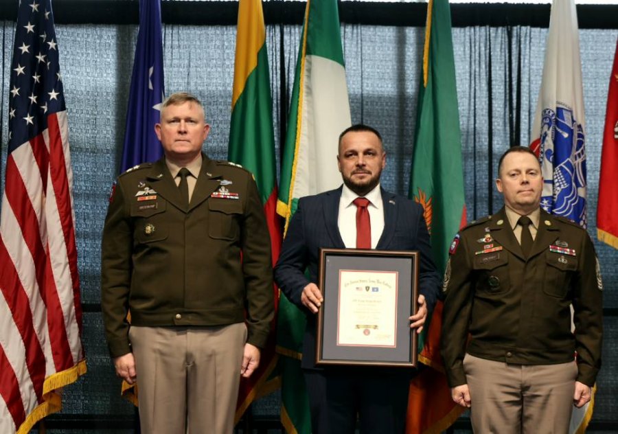 Ejup Maqedonci nderohet në SHBA, vendoset në “Hall of Fame” të Kolegjit të Ushtrisë Amerikane