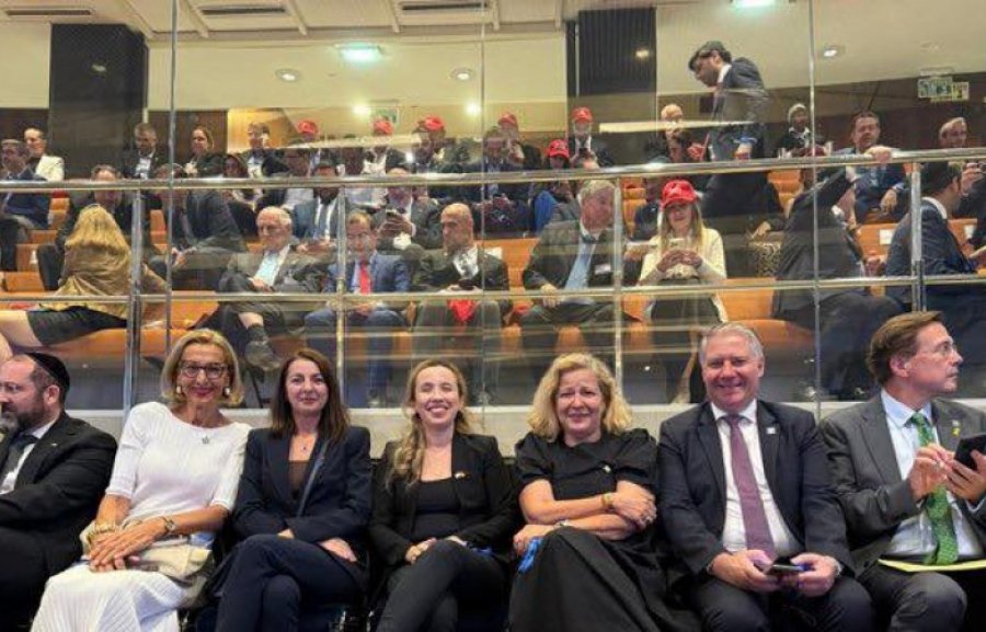Diplomatja e Kosovës pjesëmarrëse gjatë fjalimit të Trumpit në Izrael