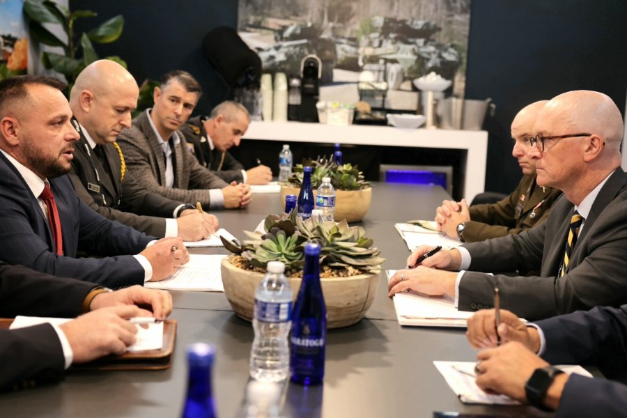 Takim strategjik në SHBA  Kosova përgatitet për prokurime të reja ushtarake me ndihmën amerikane