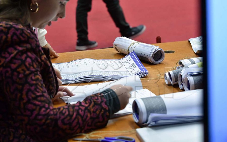 Verifikimi i votave përfundon në disa komuna më të vogla