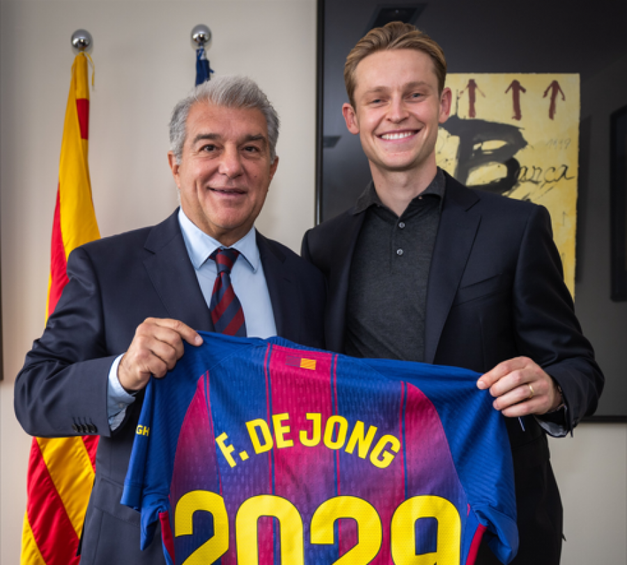 Zyrtare: Frenkie de Jong rinovon kontratën me Barcelonën