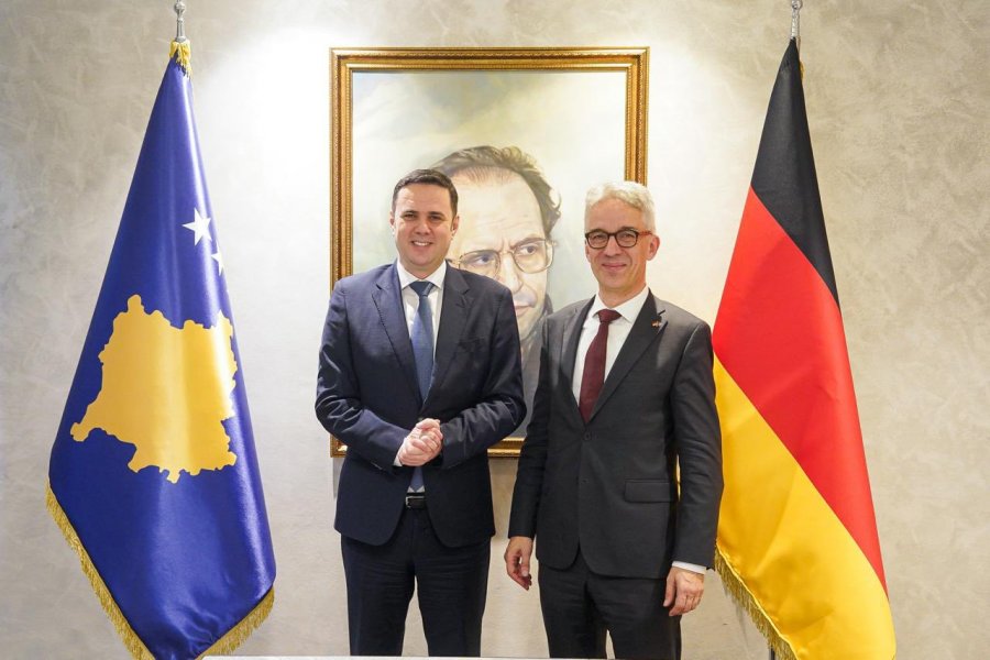 Abdixhiku pret në zyrë ambasadorin e ri gjerman, e informon për zgjedhjet lokale